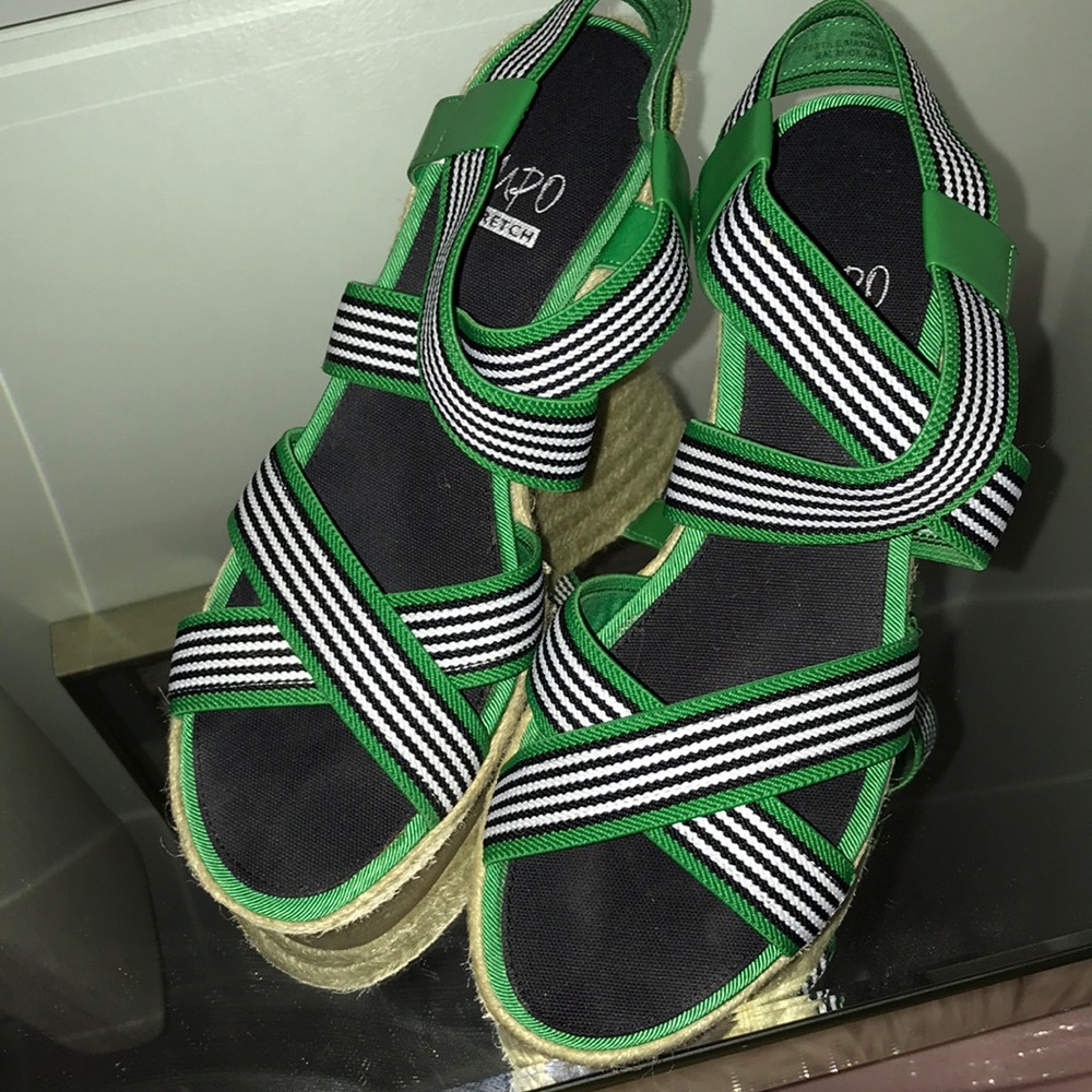 Green and white Wedges